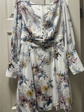 Ever New White Floral Long Sleeve V-Neck Fit-and-Flare Dress size 6 NWT